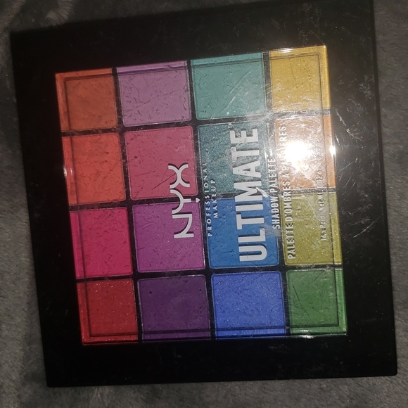 Nyx Ultimate Brights Eyeshadow Palette - Picture 1 of 3